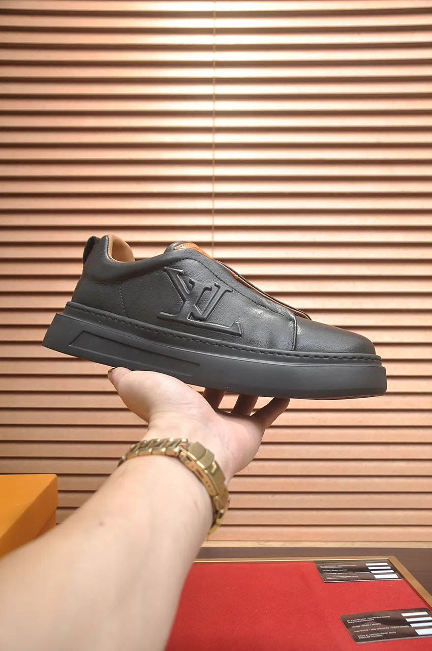 Men's shoes 💰480💶【LOUIS VUITTON】(Full sheepskin lining) Same style as LV Louis Vuitton official website [satisfied] original single hot model LV original factory cowhide 👑1:1 original board sheepskin lining 👘 imported cowhide for the upper. Body accessories one-to-one mold opening 💪 counter quality 🙏 Dear friends, if you are still worried about wearing matching shoes 💋, then these shoes are your best choice 🎁🎁! 38-45 (45 is custom-made and cannot be returned or exchanged)